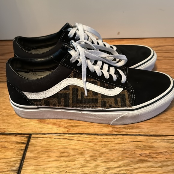 Stylish Black and Brown Women's Sneakers - Picture 3 of 6
